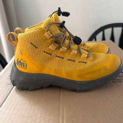 REI Co-op flash hiking kids boots yellow color size 1Y
