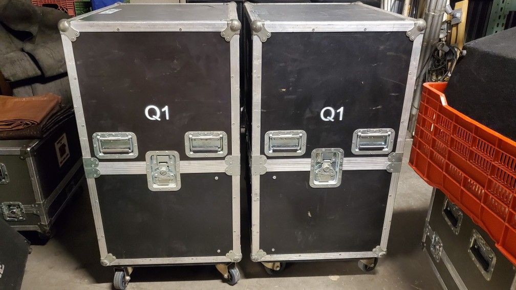 d&b audiotechnik Q1 Line Array with Rigging Hardware
