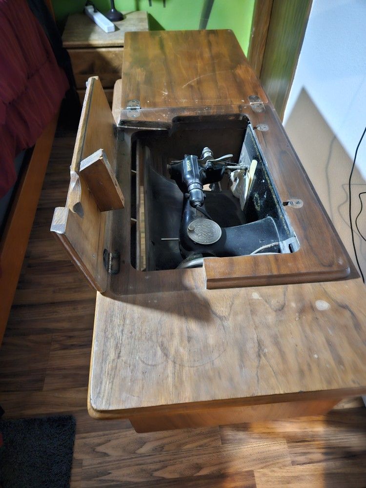 1934 Singer Tabletop Sewing Machine