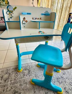 Kids Adjustable Desk and Chair Set