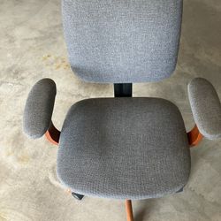 Dest Chair 