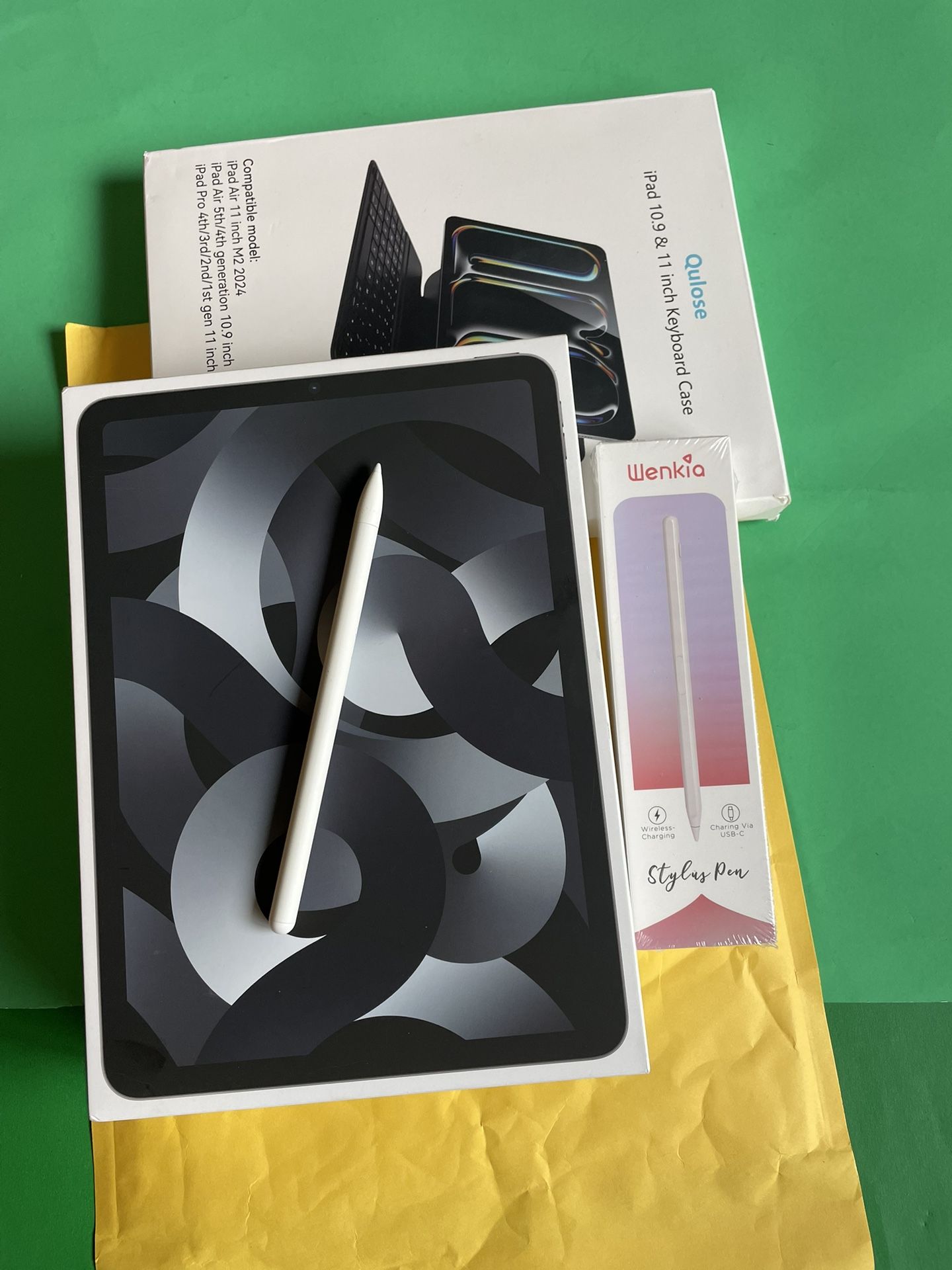 Apple iPad Air 5th Generation (M1 Chip) 64GB with Box, Pen And Keyboard