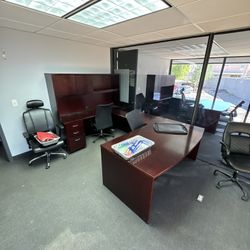 OFFICE LIQUIDATION – Executive Desks, Hutches & Office Furniture – MUST GO TODAY 