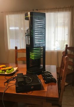 Xbox 360 Game/Controller Stand