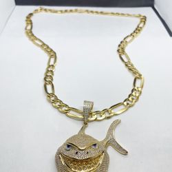 14k gold Figaro chain and shark pendant  necklance gold pendant