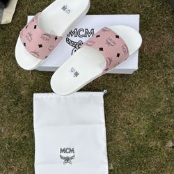 McM Women Slides