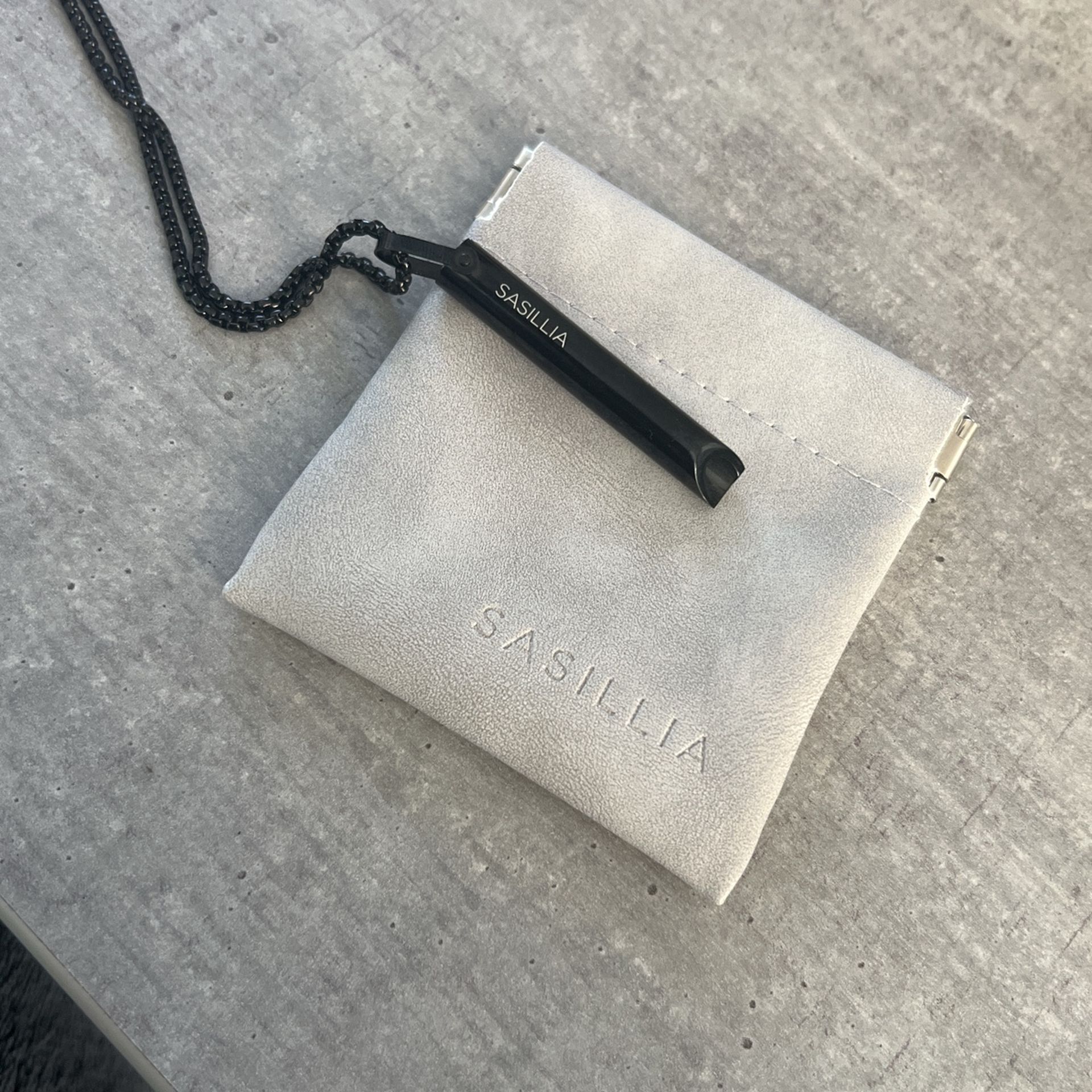 Sassillia Black breathing Necklace Unisex