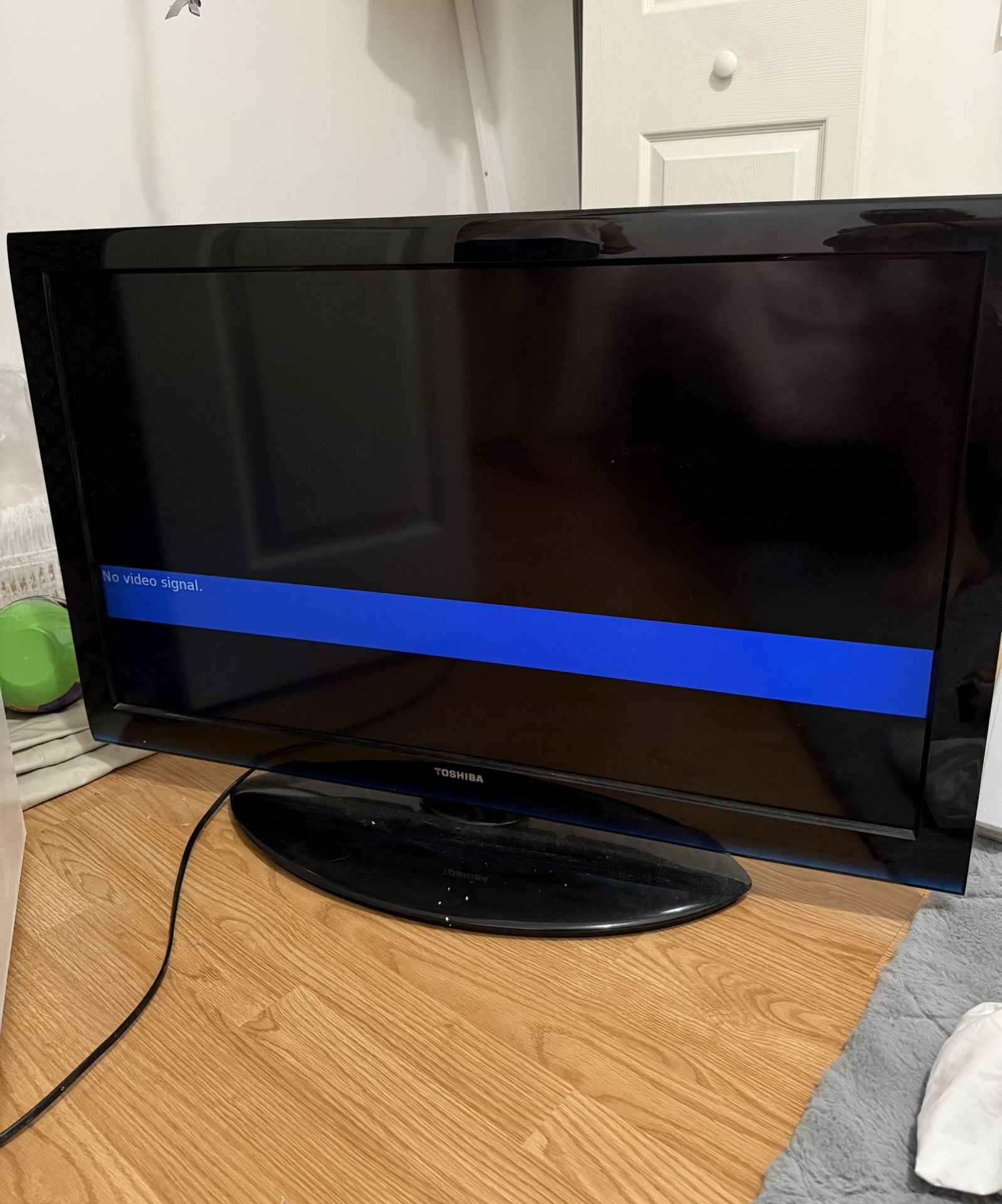 TV Toshiba. Without remote control