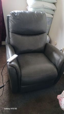 Recliner lift chair With remote