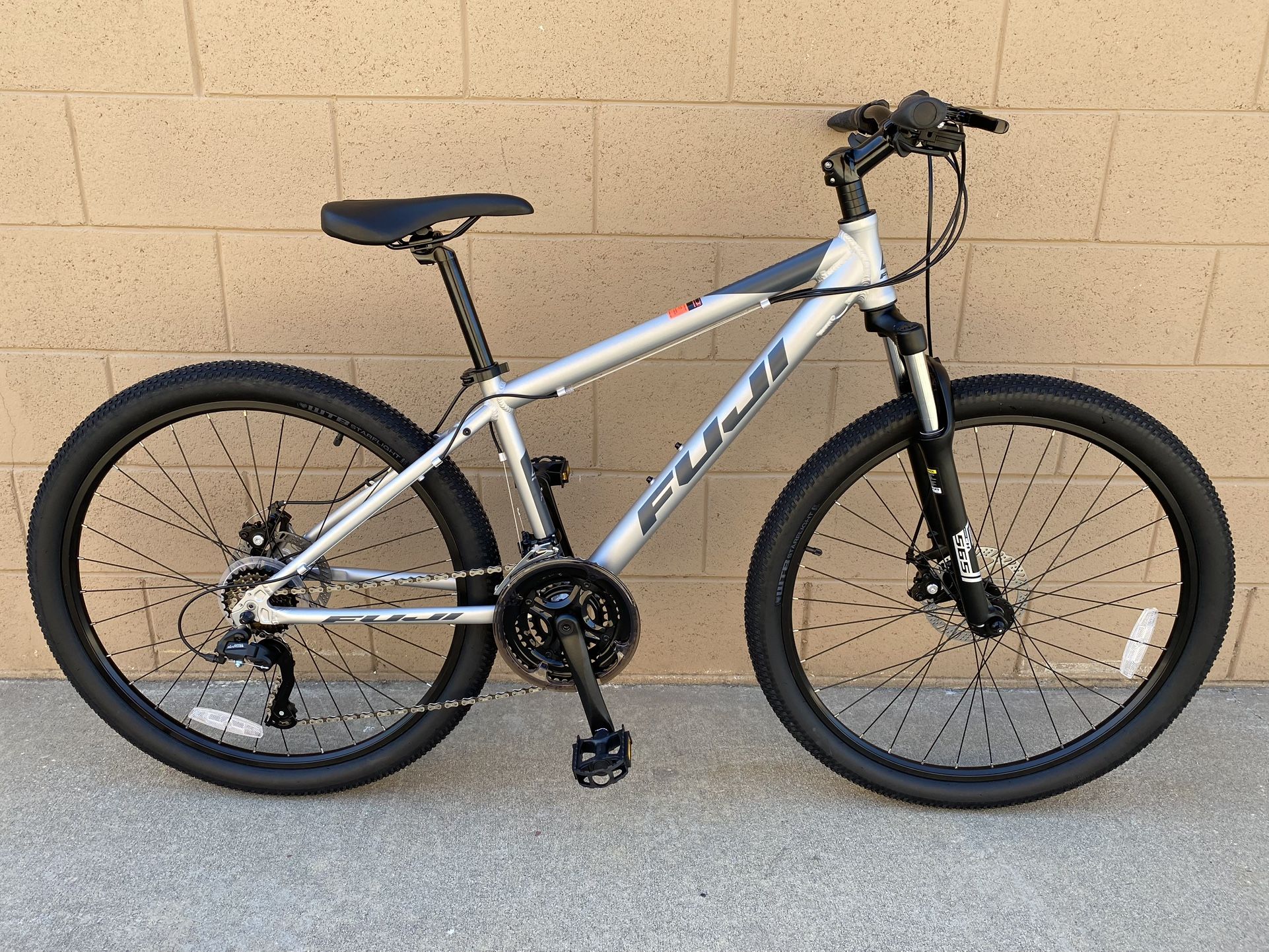 15 in Fuji Adventure 27.5 Sport Mountain Bike Satin Silver