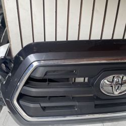 Toyota Tacoma Grille Part
