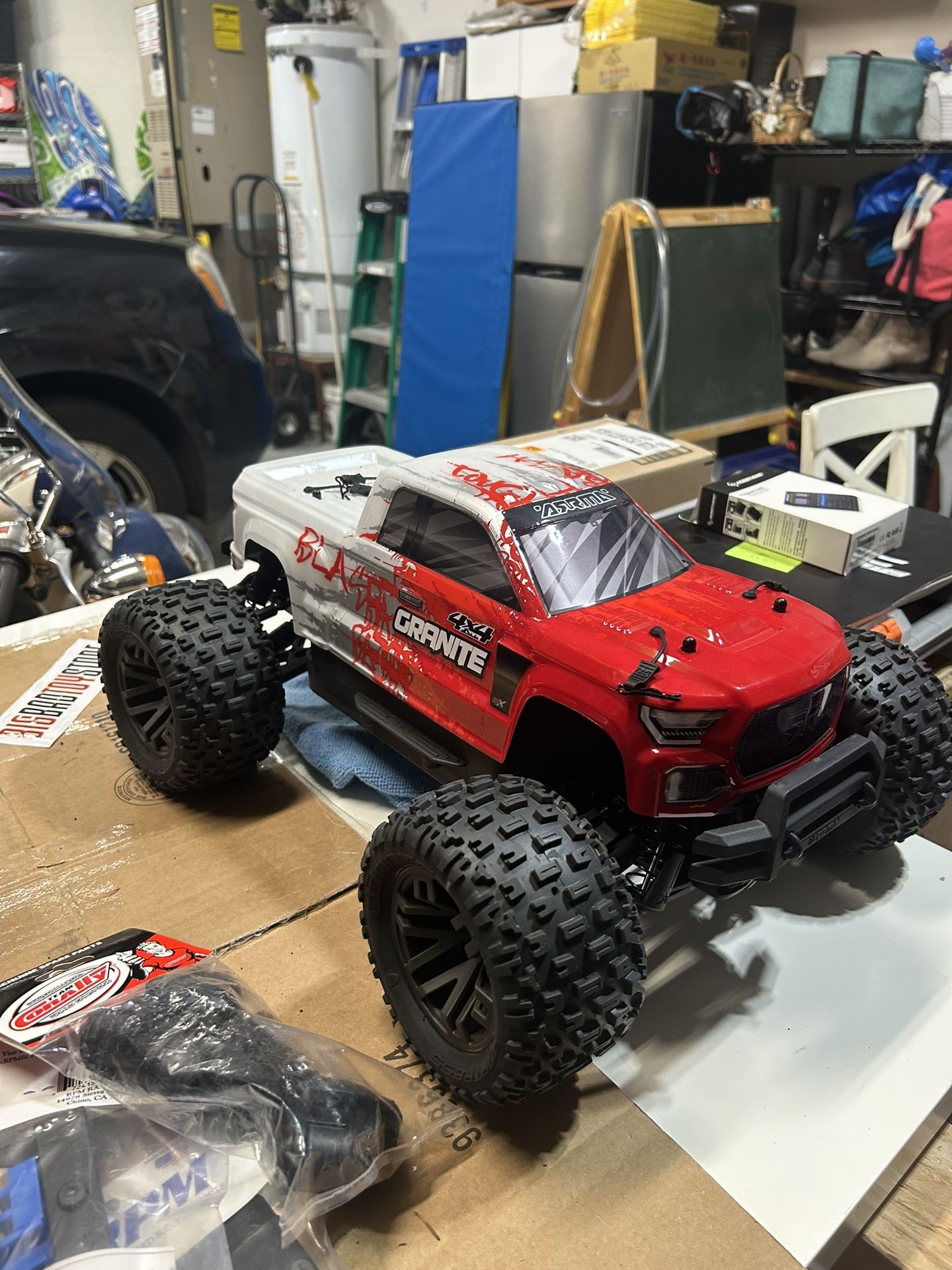 ARRMA Granite 4x4 3S BLX RTR V3 Monster Truck