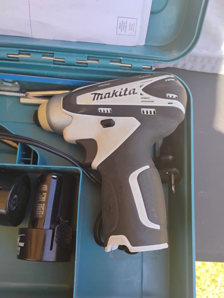 Makita 10.8V Battery for Makita DT01W Cordless for Sale in Gardena CA OfferUp