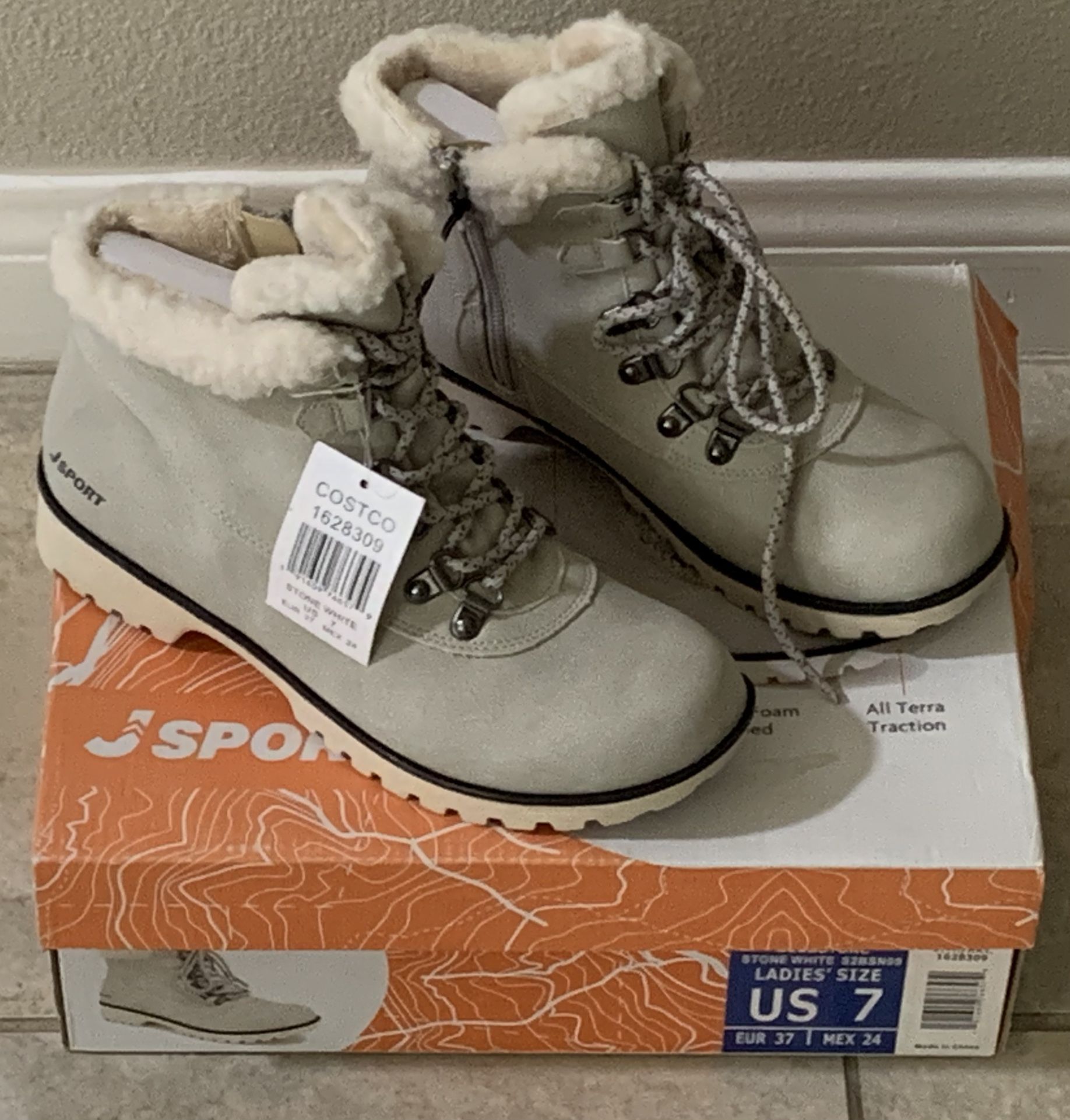 BLUESTONE LADIES HIKING BOOTS SIZE 7 NEW IN BOX FROM COSTCO $15