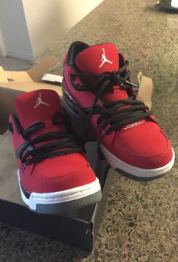 New Jordan’s shoes size 4/5