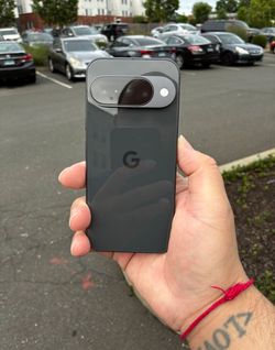 Unlocked Google Pixel 10 - Obsidian 128GB