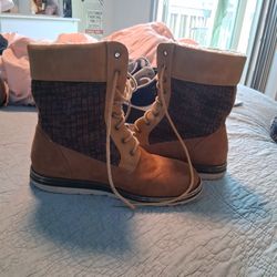 Brown Boots With Purple 
