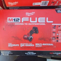 Milwaukee
M12 FUEL Cut Off Saw Kit w/4.0 Ah Batt Charger (New)