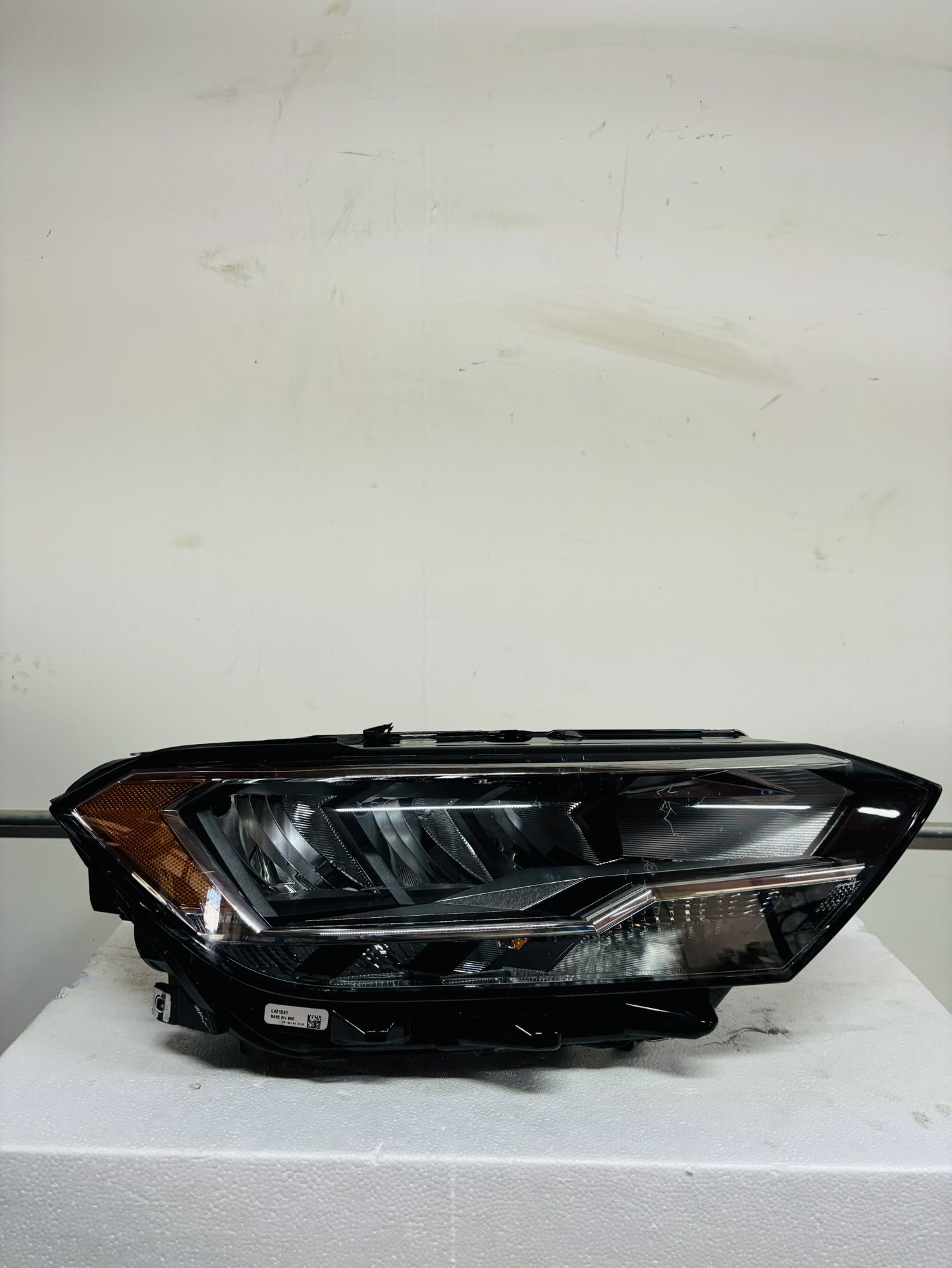 2019,2020,2021,2022,2023 Volkswagen Jetta Headlight Passenger Rh Oem