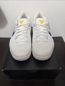 Nike Kobe Low-Top Basketball Sneakers