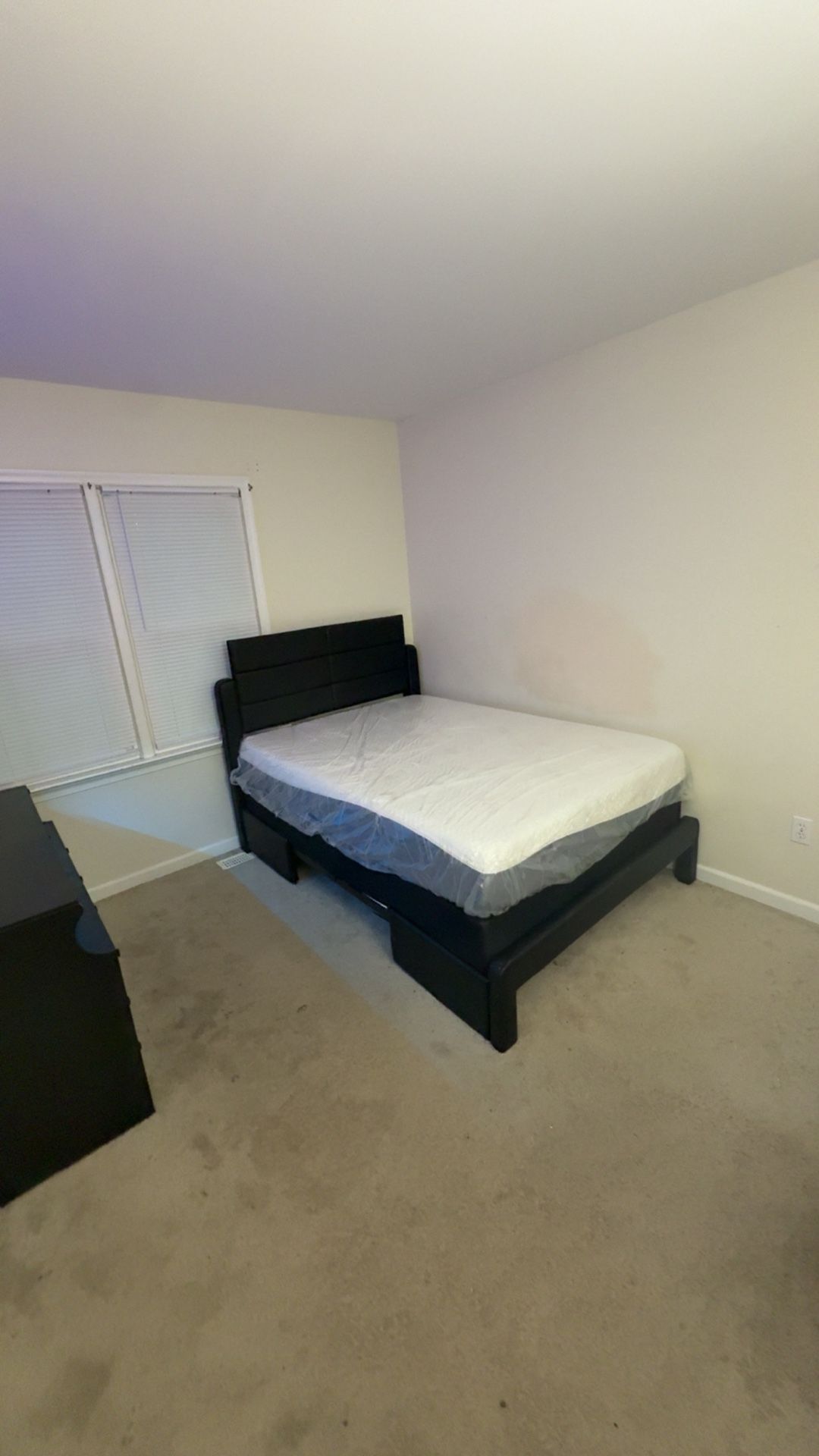 Bedroom Set Full XL W/ TV & Desk 