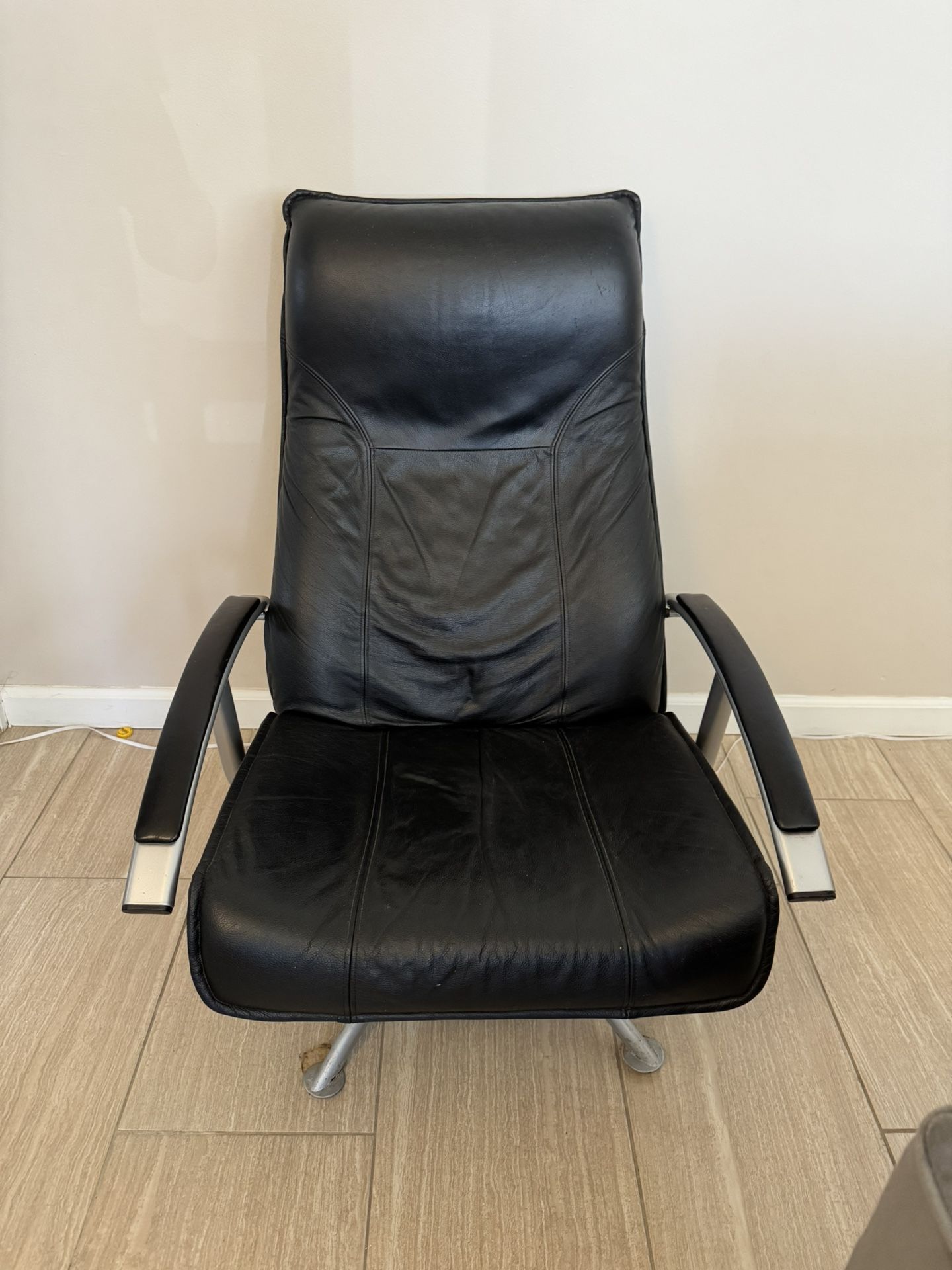 Black leather reclining lounge chair