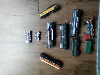 Miniature trains Xmas ornaments & 2 paper weights