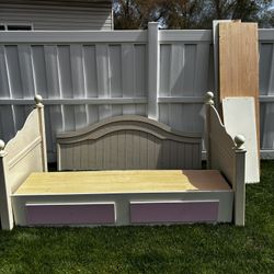 Cute Twin Size Daybed With Storage Drawers Underneath 