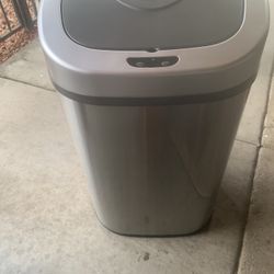 Garbage can