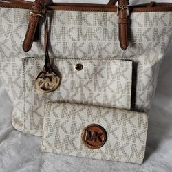 Michael Kors Bag W/ wallet