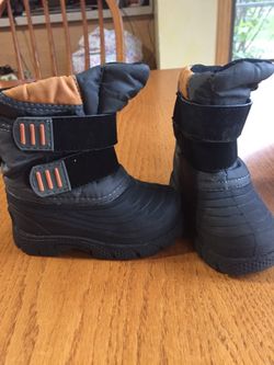 Boys winter boots (toddler)