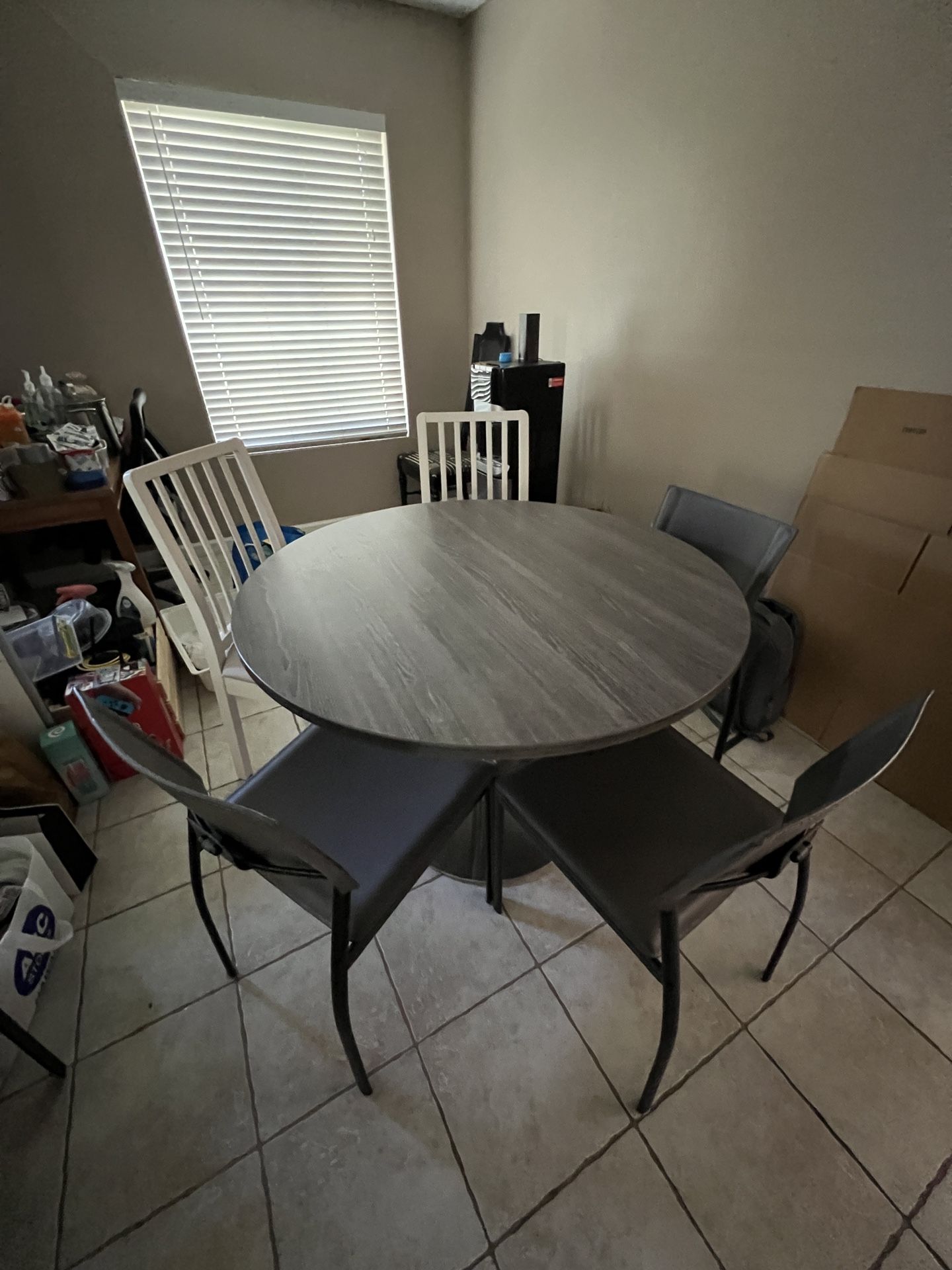Circular Table with 5 Chairs