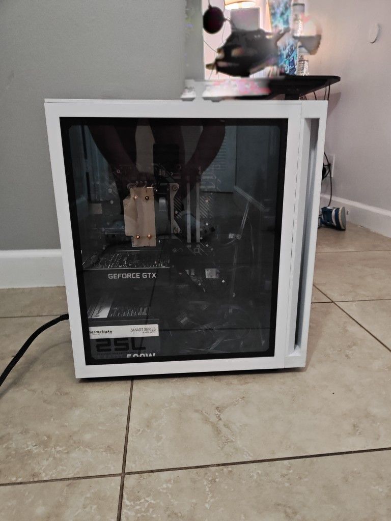 HP Omen 25L White