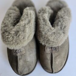 UGG Women's Coquette sheepskin slide slippers Women's Size 8
