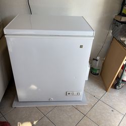 Ge  Compact freezer