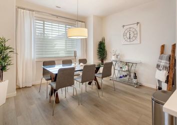 Dining room table & chairs