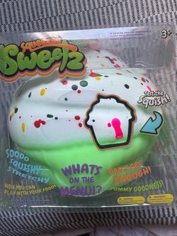 Squeezy Sweetz Squishy Cupcake Toy