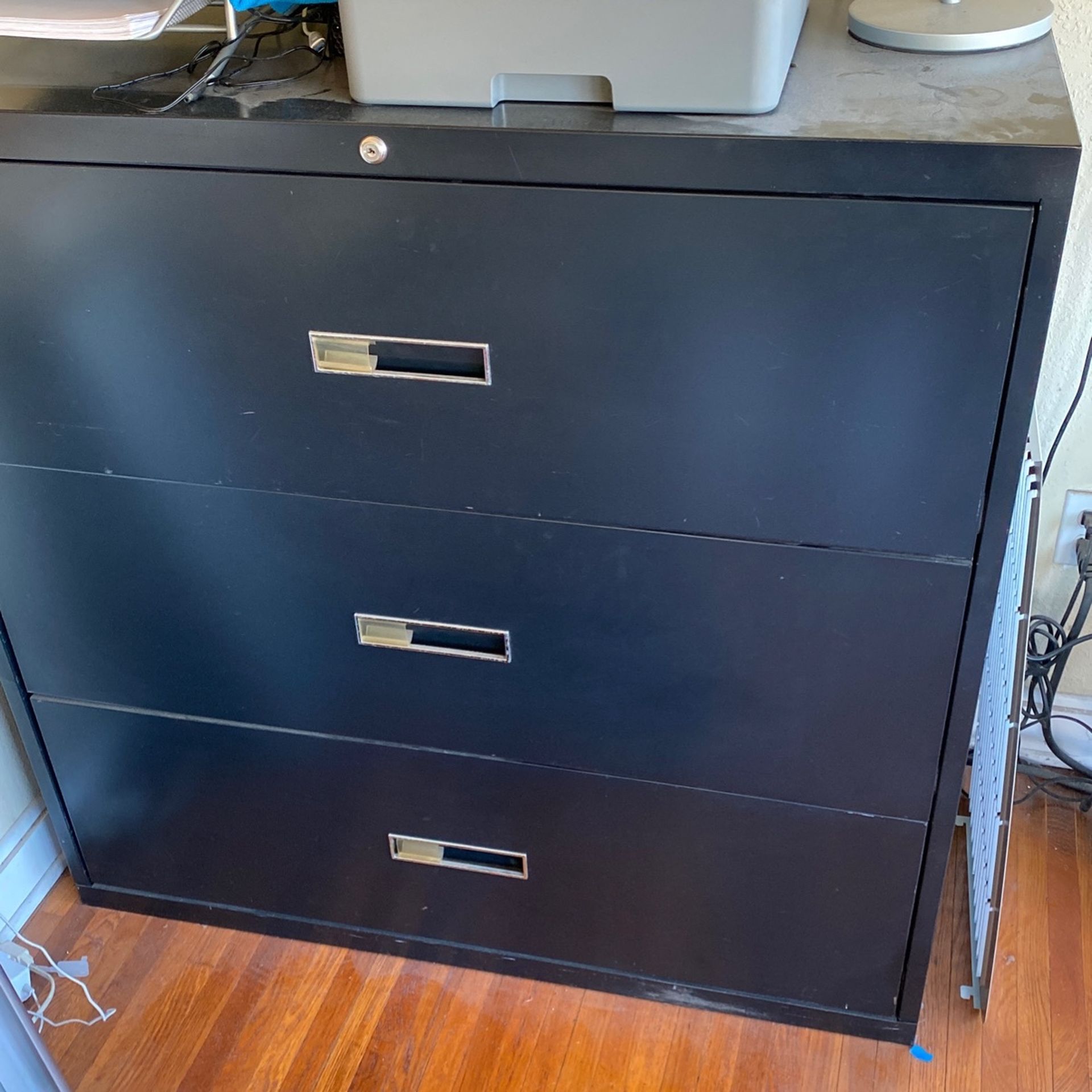 3-drawer File cabinet