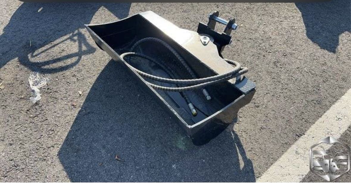 Mini hydraulic skid steer bucket 31 inches and a half