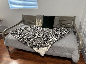 Marshmallow Burlap Twin Day Bed