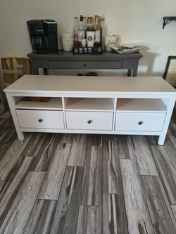 Tv stand