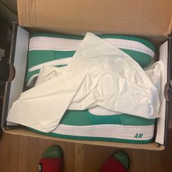 Nikes Air Force 1 07 Lv8 Size 10.5