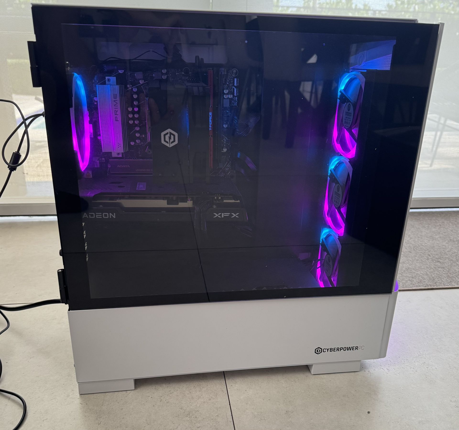 GAMING PC CYBERPOWER WHITE