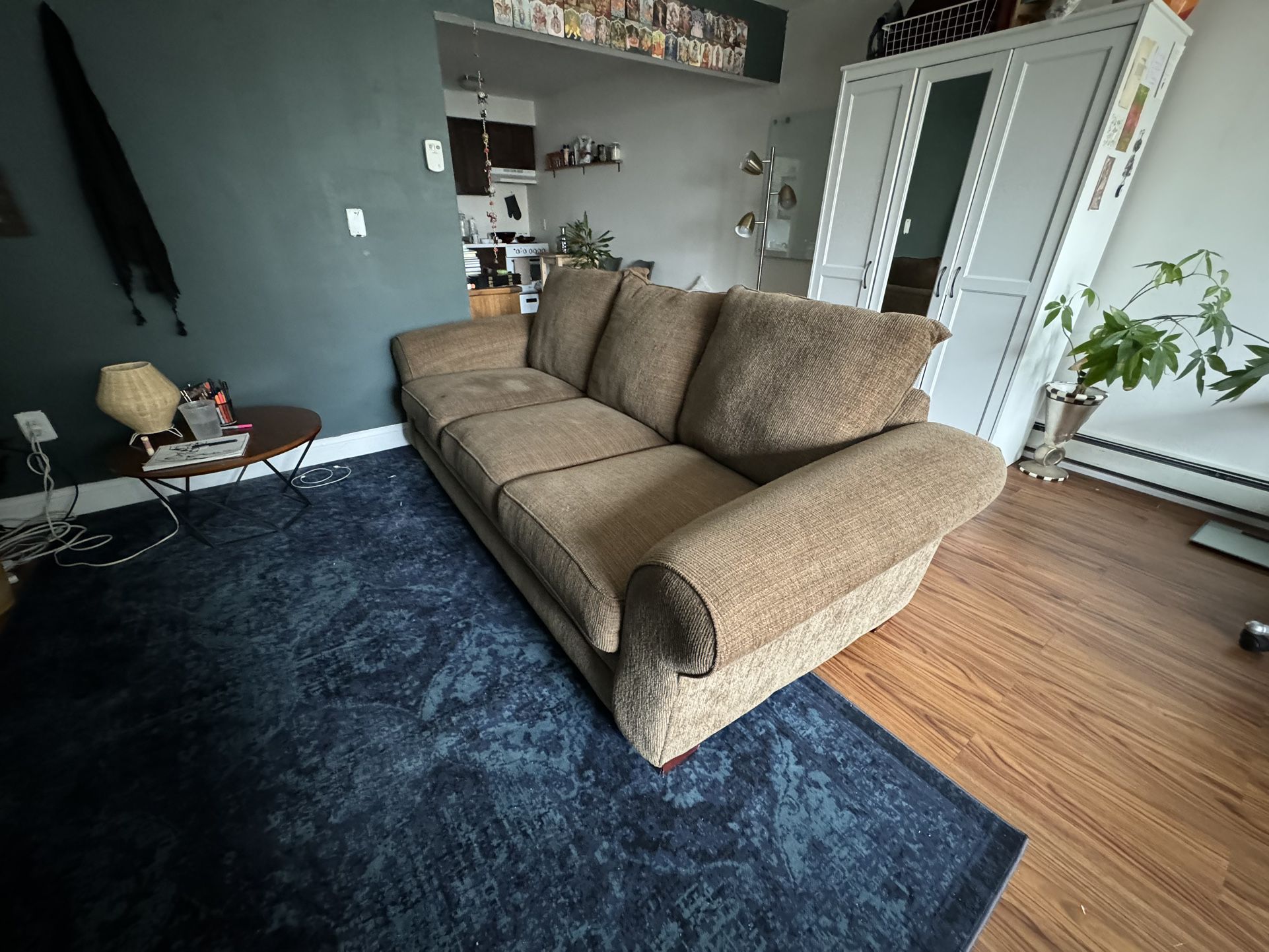 Big Sofa (Great Condtion)