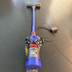 Dyson V7 Fluffy Vacuum