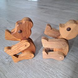 2 Wooden Bears