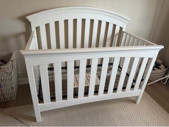 Crib with moonlight mattress