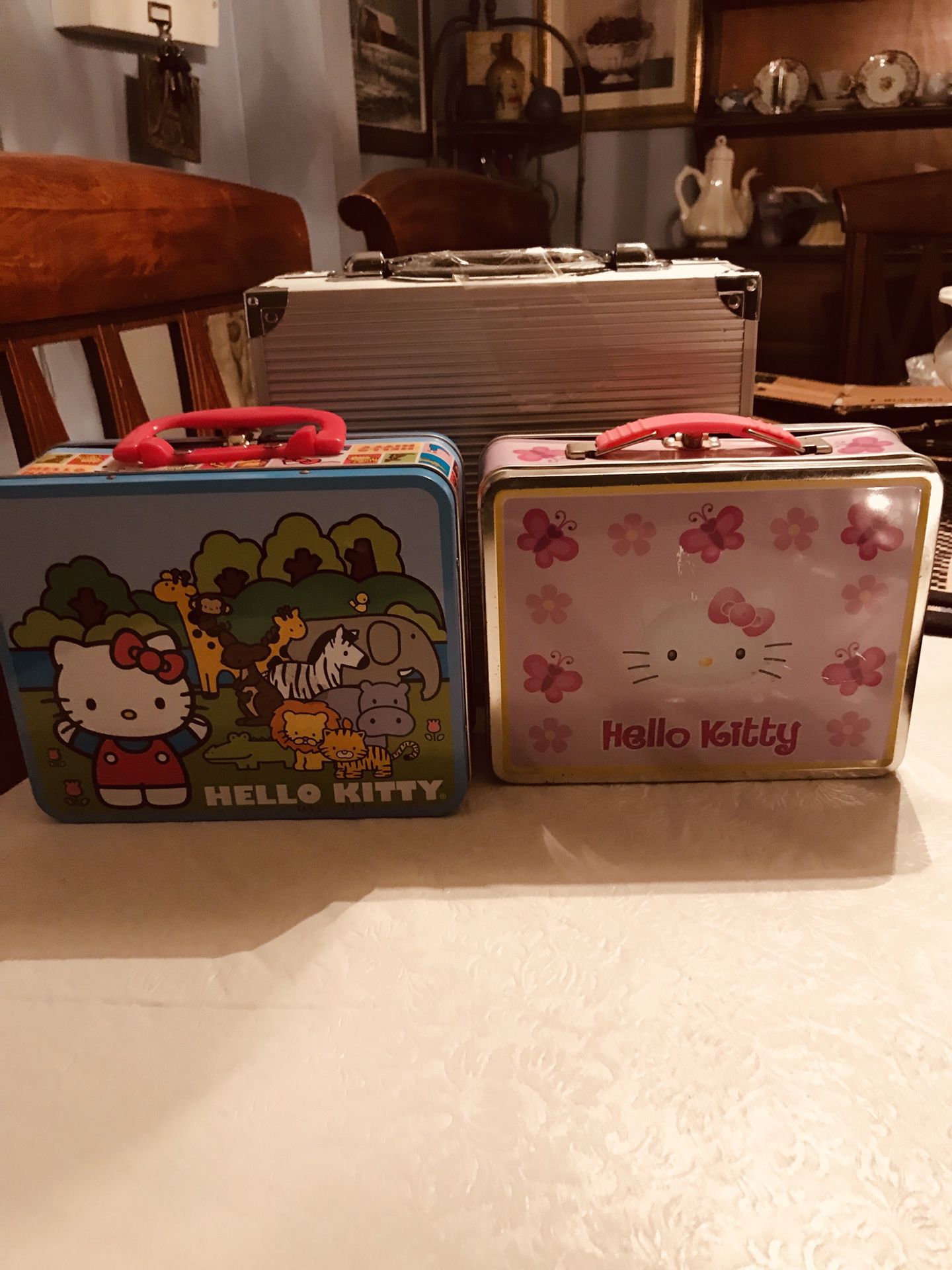 (2) Hello Kitty Tin Lunchboxes the one came with a puzzle, the other one has stickers inside ( price is for both)