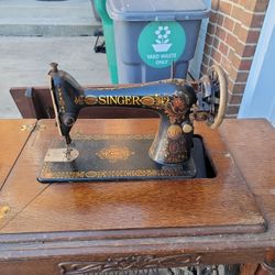 Stunning 1913 Singer Hand Crank  Sewing Machine 66 Redeye 