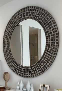 SPECTACULAR ROUND MIRROR 